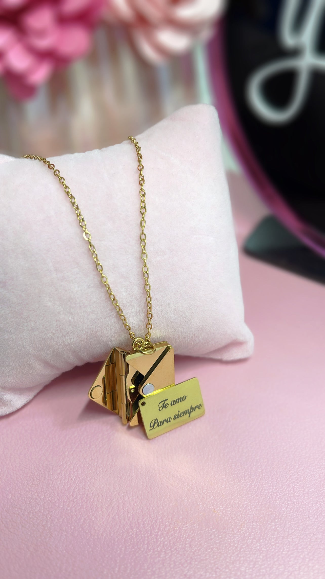 Envelope necklace