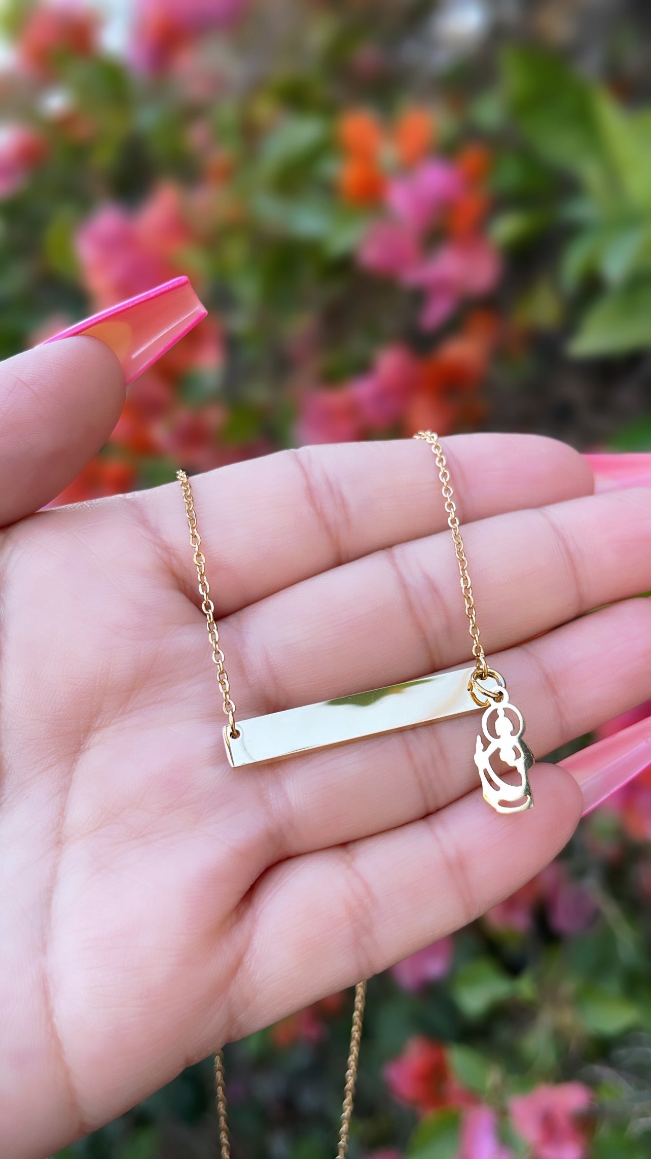 Barra de nombre personalizada con dije