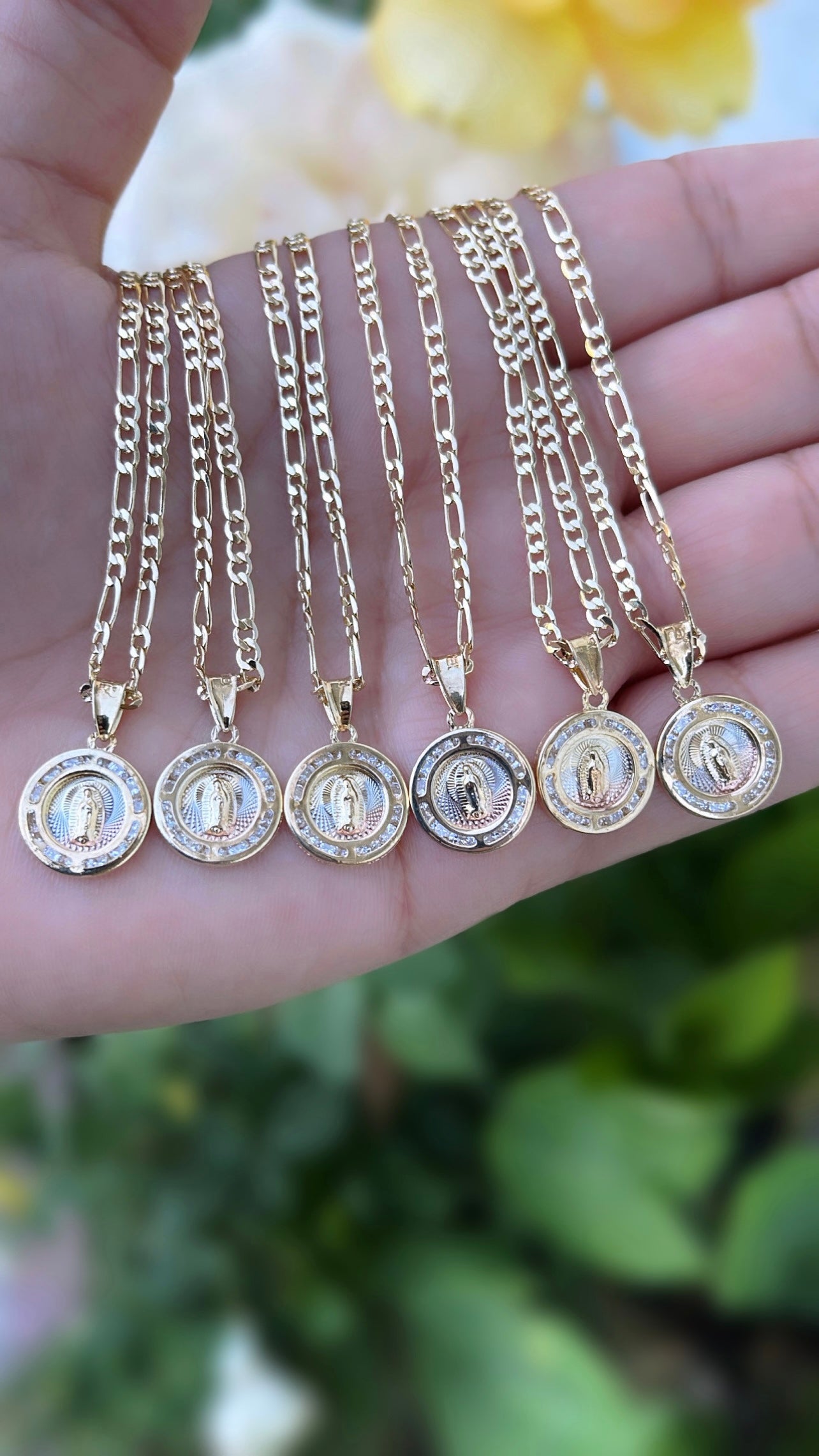 👧🏻👦🏻Collar Virgencita infantil- 18”