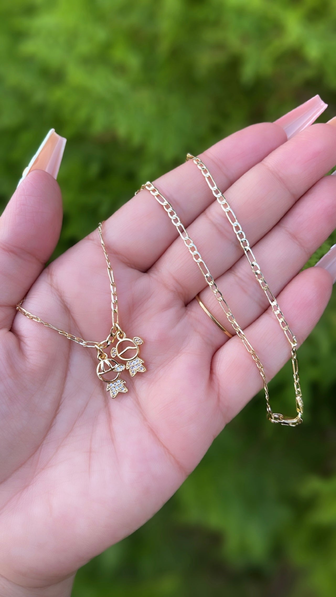 Collar con dije pequeño para niño