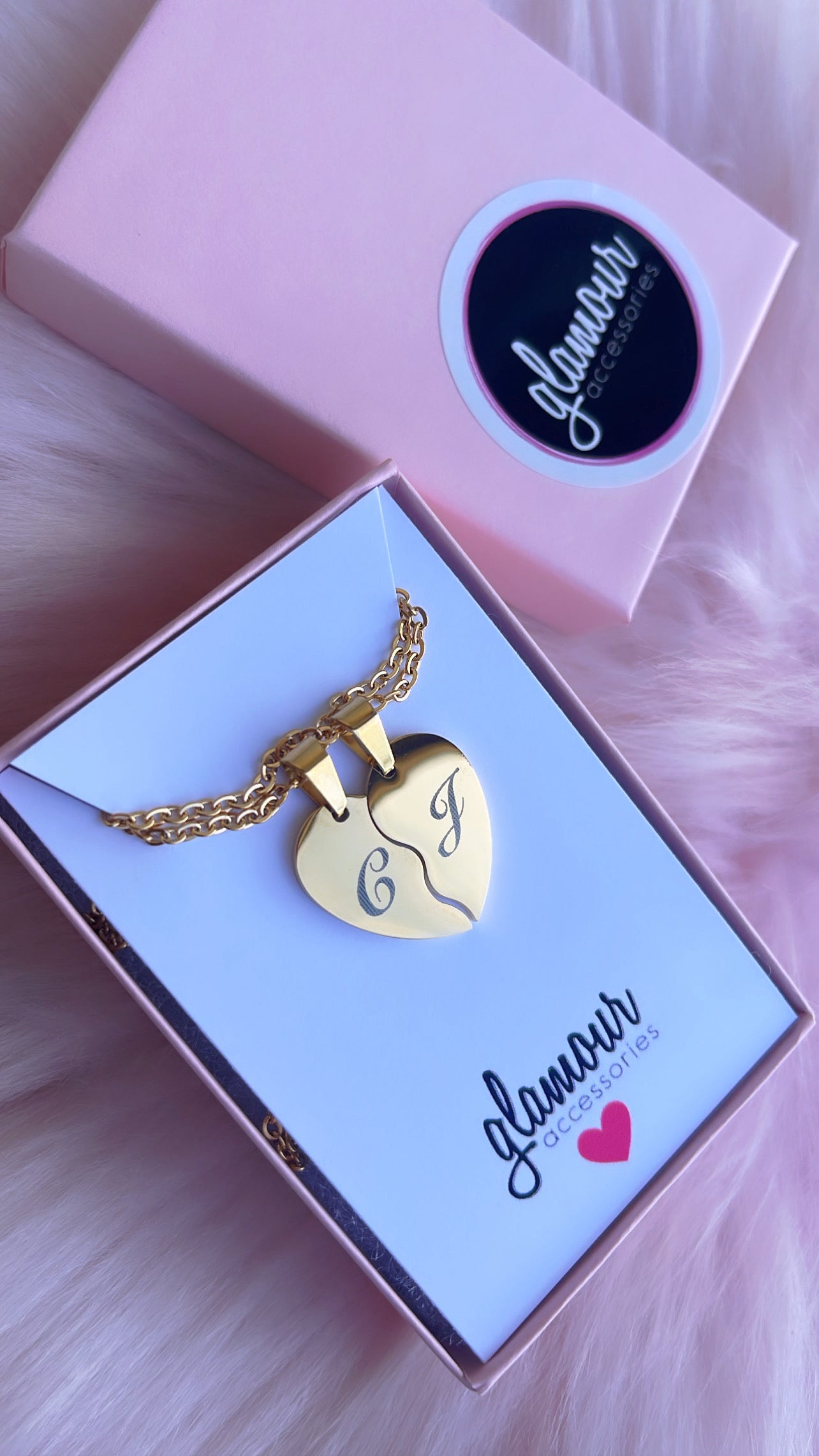 Conjunto de collar con corazón roto