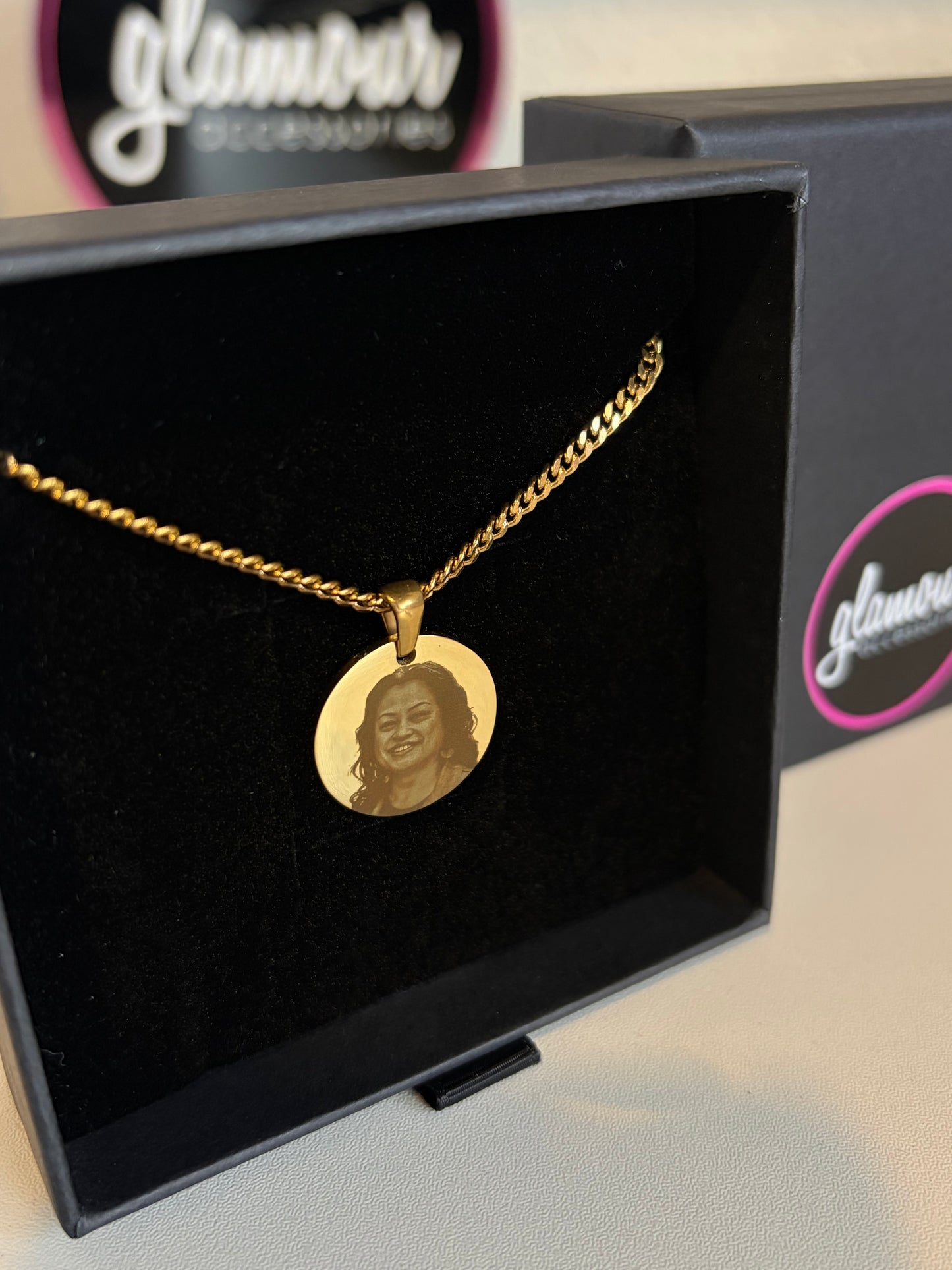 Round personalized charm