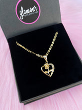 Load image into Gallery viewer, Heart Rose necklace
