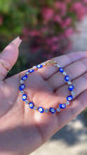 Load image into Gallery viewer, Blue oval eye bracelet
