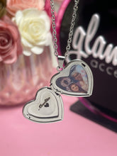 Cargar imagen en el visor de la galería, Personalized Heart locket
