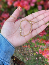 Cargar imagen en el visor de la galería, Initial charm bracelet
