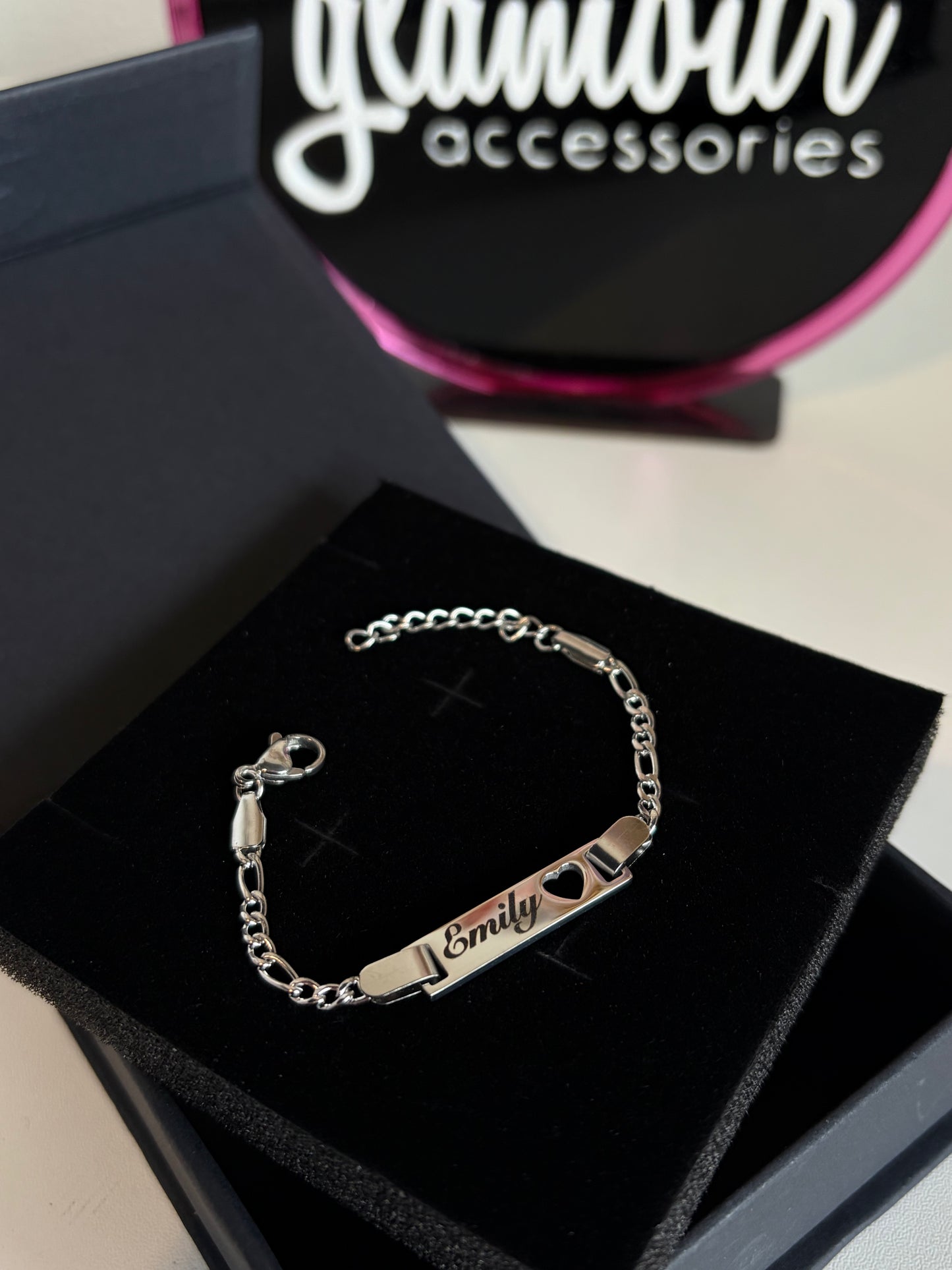 Pulsera de plata con corazón recortado para bebé/niño