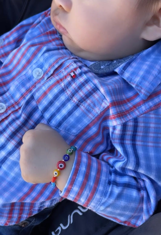 Pulsera de bebé con ojos rellenos de oro